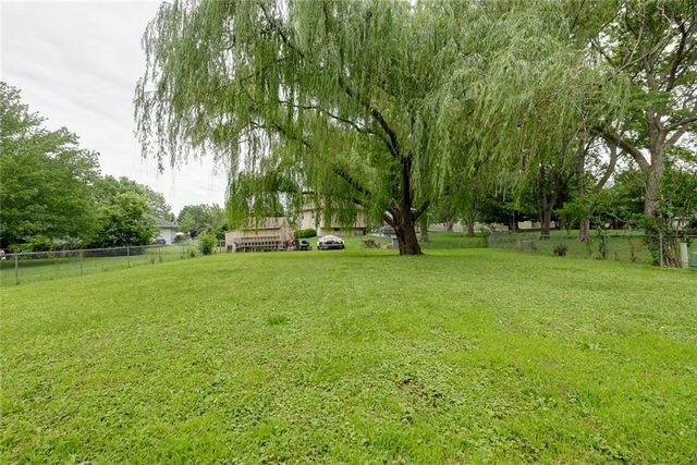 2608 SE 4th Street, Blue Springs, MO 64014