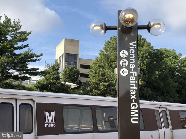 2914 OAKTON CREST PL, Vienna, VA 22181