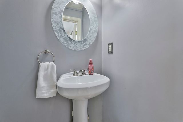 1 Fountain St, Peabody, MA 01960