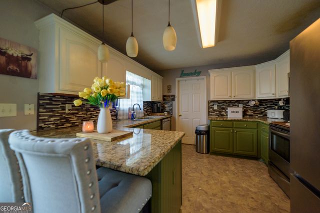 87 Westmoreland Rd, Cleveland, GA 30528