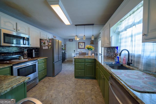 87 Westmoreland Rd, Cleveland, GA 30528