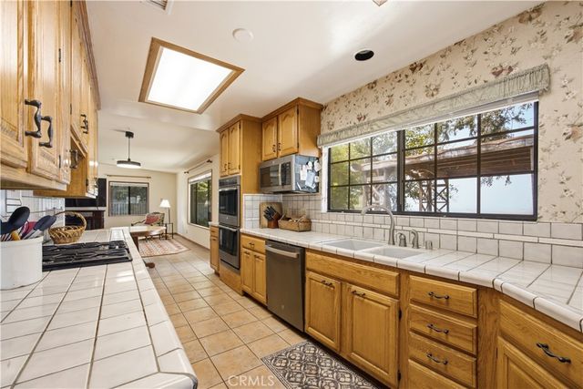 10170 Maude Ave, Sunland, CA 91040