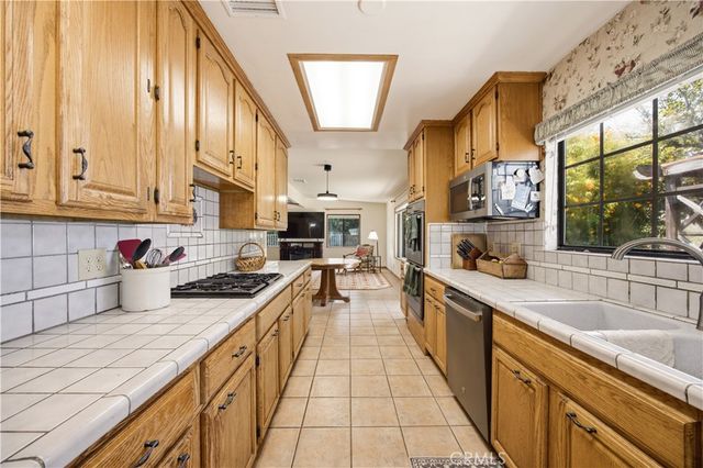 10170 Maude Ave, Sunland, CA 91040
