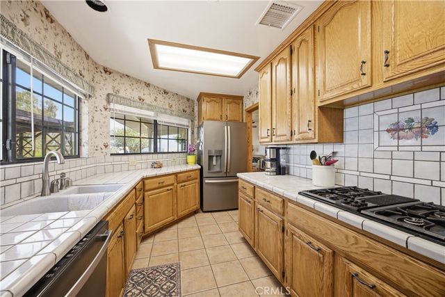 10170 Maude Ave, Sunland, CA 91040