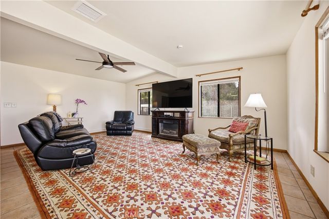 10170 Maude Ave, Sunland, CA 91040