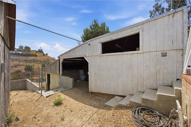 10170 Maude Ave, Sunland, CA 91040