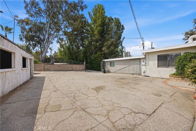 10170 Maude Ave, Sunland, CA 91040
