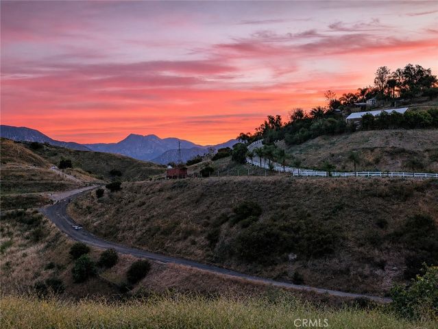 10170 Maude Ave, Sunland, CA 91040