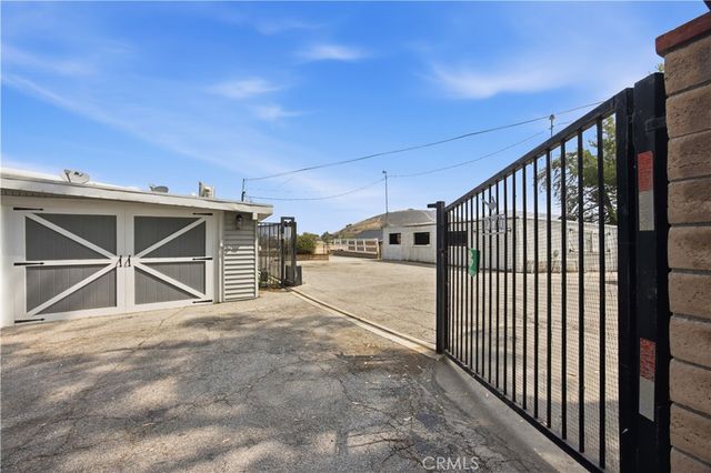 10170 Maude Ave, Sunland, CA 91040