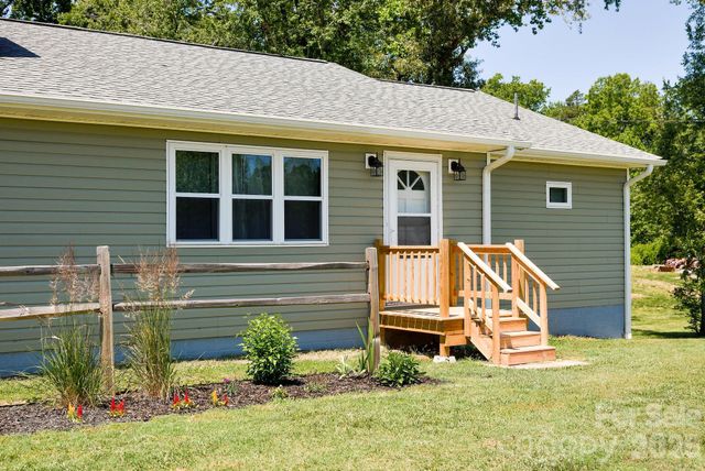1625 US 601 Highway, Yadkinville, NC 27055