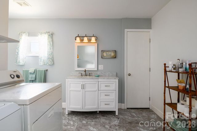 1625 US 601 Highway, Yadkinville, NC 27055