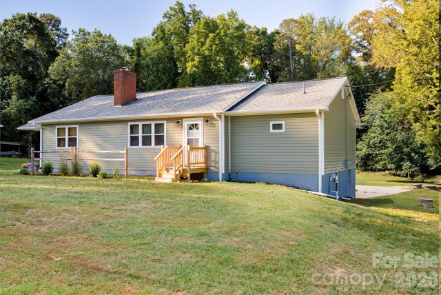 1625 US 601 Highway, Yadkinville, NC 27055