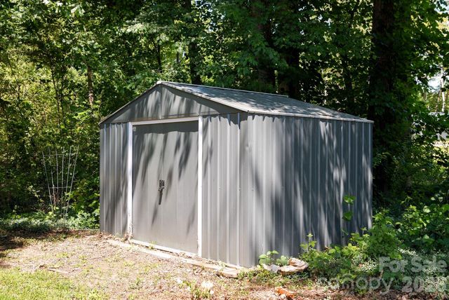 1625 US 601 Highway, Yadkinville, NC 27055