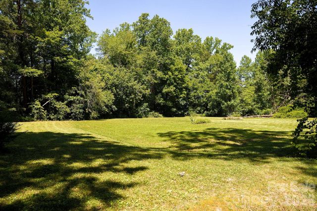 1625 US 601 Highway, Yadkinville, NC 27055