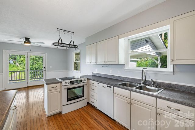 95 Friendship Road, Burnsville, NC 28714