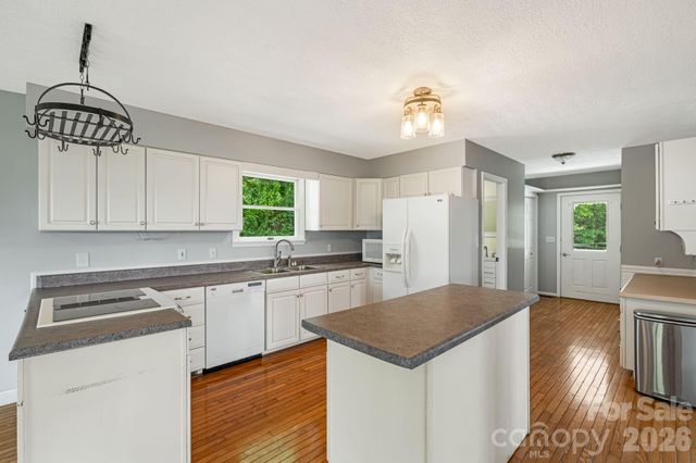 95 Friendship Road, Burnsville, NC 28714