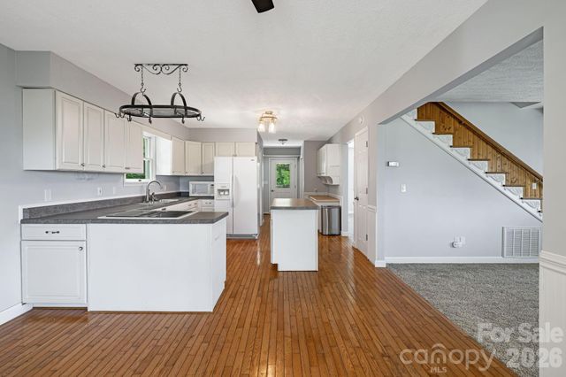 95 Friendship Road, Burnsville, NC 28714