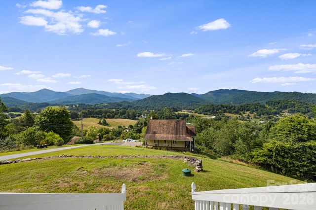 95 Friendship Road, Burnsville, NC 28714