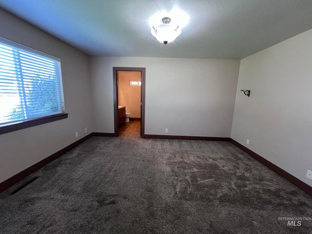 322 Linden Ave, Twin Falls, ID 83301
