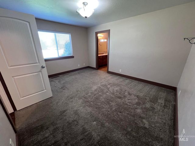 322 Linden Ave, Twin Falls, ID 83301