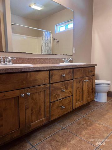 322 Linden Ave, Twin Falls, ID 83301