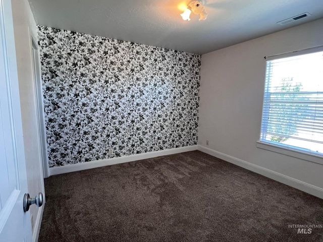 322 Linden Ave, Twin Falls, ID 83301