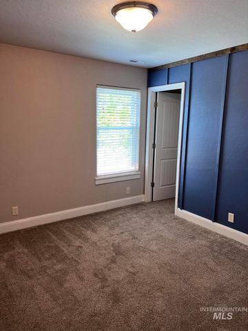 322 Linden Ave, Twin Falls, ID 83301
