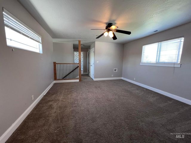 322 Linden Ave, Twin Falls, ID 83301