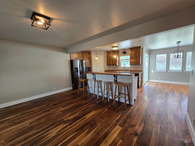 322 Linden Ave, Twin Falls, ID 83301