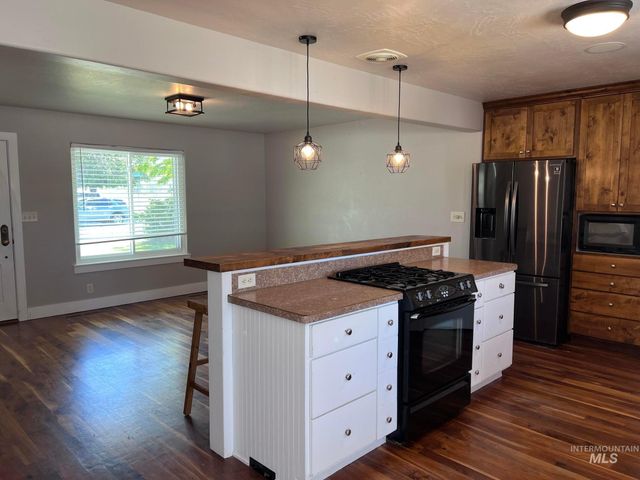 322 Linden Ave, Twin Falls, ID 83301