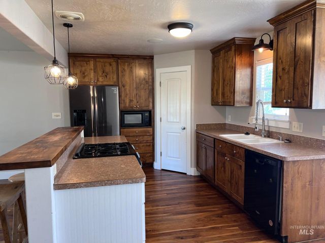 322 Linden Ave, Twin Falls, ID 83301