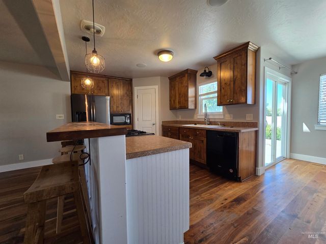 322 Linden Ave, Twin Falls, ID 83301