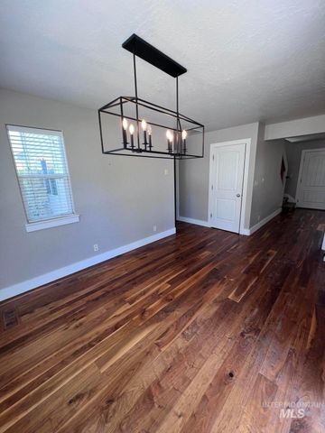 322 Linden Ave, Twin Falls, ID 83301