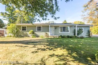 6481 Lakeshore Road, Burtchville, MI 48059