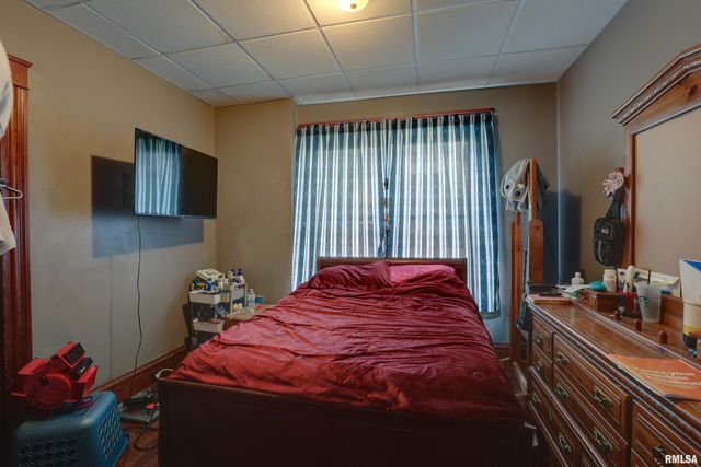 1038 S 12TH Street, Quincy, IL 62301