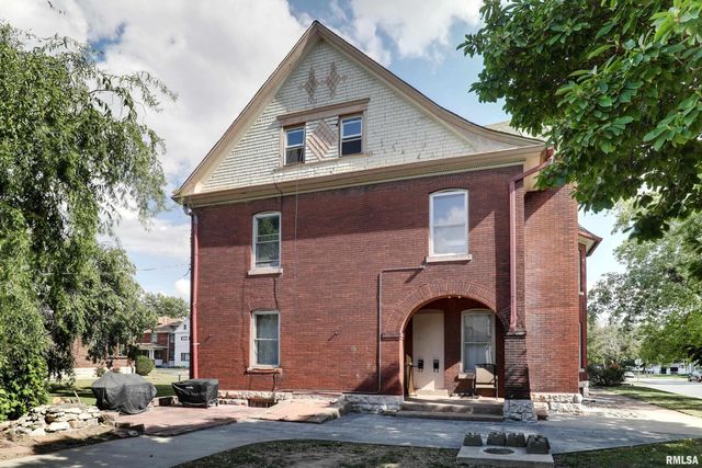 1038 S 12TH Street, Quincy, IL 62301