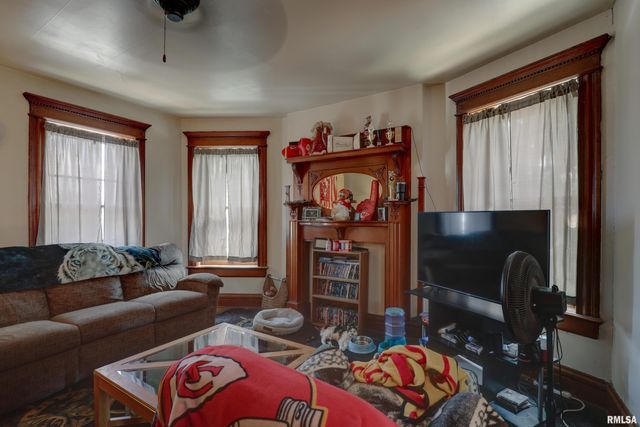 1038 S 12TH Street, Quincy, IL 62301