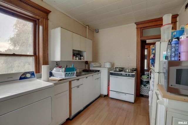 1038 S 12TH Street, Quincy, IL 62301