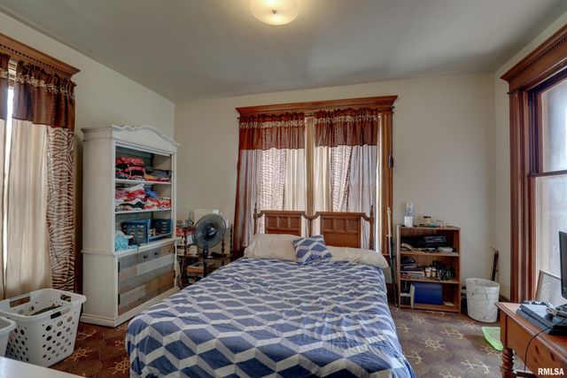 1038 S 12TH Street, Quincy, IL 62301