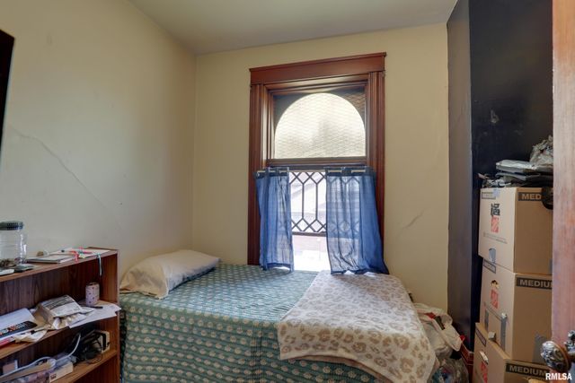 1038 S 12TH Street, Quincy, IL 62301