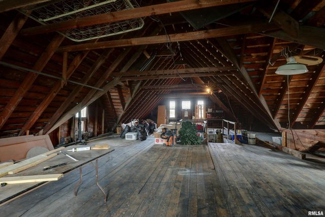 1038 S 12TH Street, Quincy, IL 62301