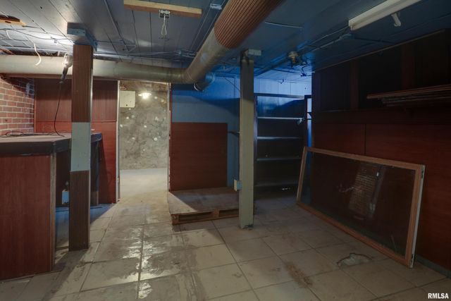 1038 S 12TH Street, Quincy, IL 62301