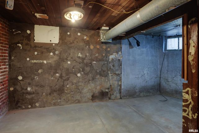 1038 S 12TH Street, Quincy, IL 62301