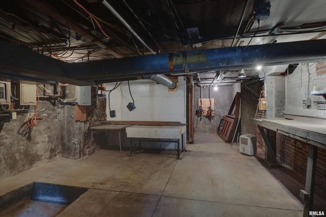 1038 S 12TH Street, Quincy, IL 62301