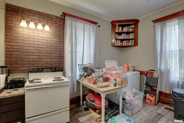 1038 S 12TH Street, Quincy, IL 62301