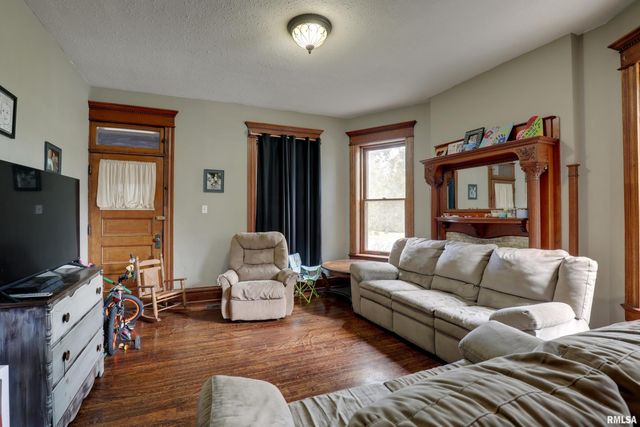 1038 S 12TH Street, Quincy, IL 62301