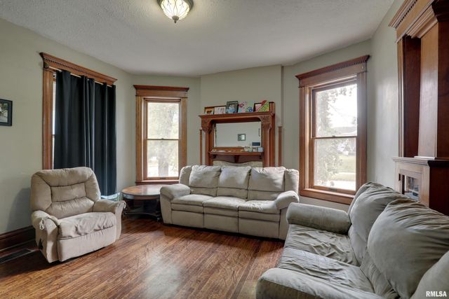 1038 S 12TH Street, Quincy, IL 62301