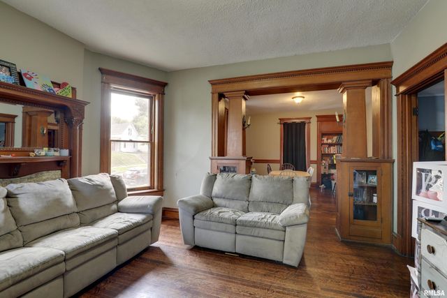 1038 S 12TH Street, Quincy, IL 62301