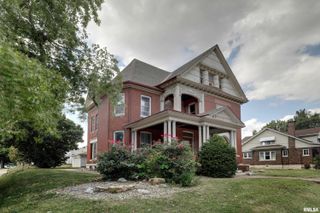 1038 S 12TH Street, Quincy, IL 62301