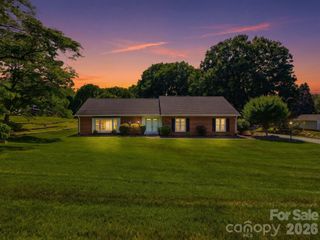 1020 Longreen Drive, Kernersville, NC 27284